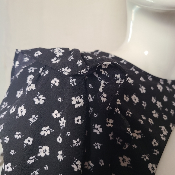 H&M Divided Women's Black White Ditsy Floral Ruffle Sleeve Summer Mini Dress - Picture 8 of 16